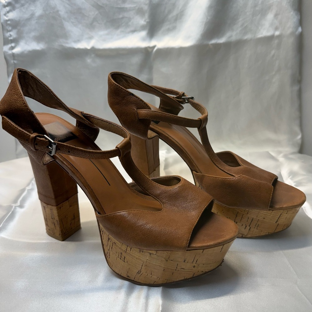 Rocker Chic Dolce Vita Platform T Strap Sandals Baddie Brn Leather & Cork Heel